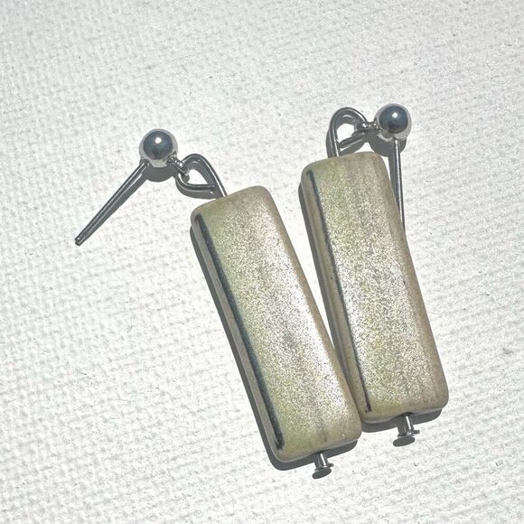 Green rectangular post drop earrings - Picture 4 of 8